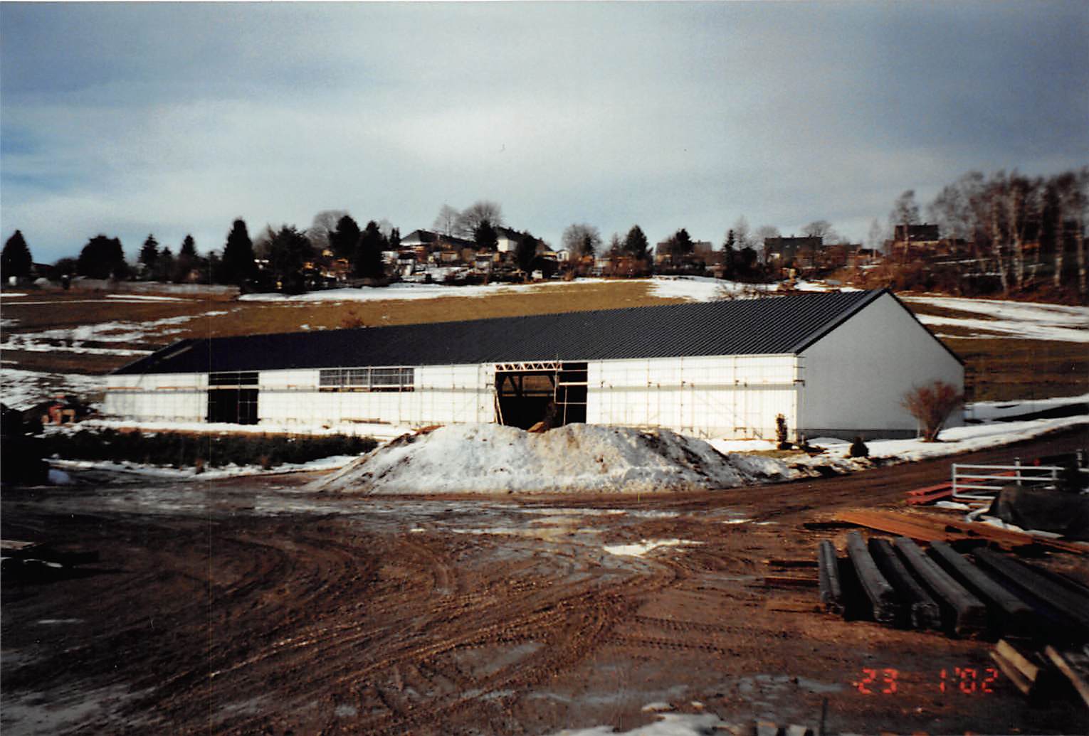 Bau Unterstellhalle 2001